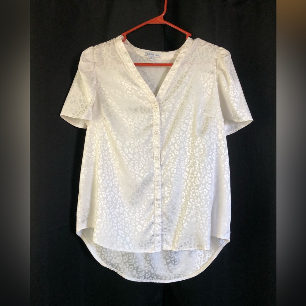 Ophelia Roe. M White leopard print button up blouse